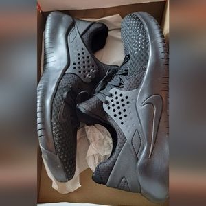 Mens 11 Nike free trainer